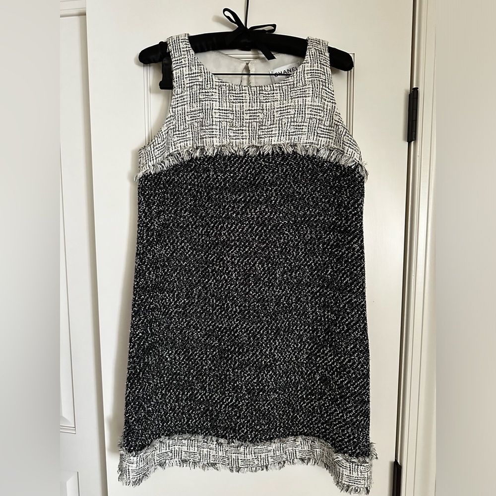 CHANEL WOVEN SLEEVELESS SHEETH DRESS